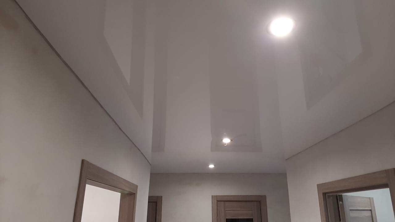 Глянцевые потолки